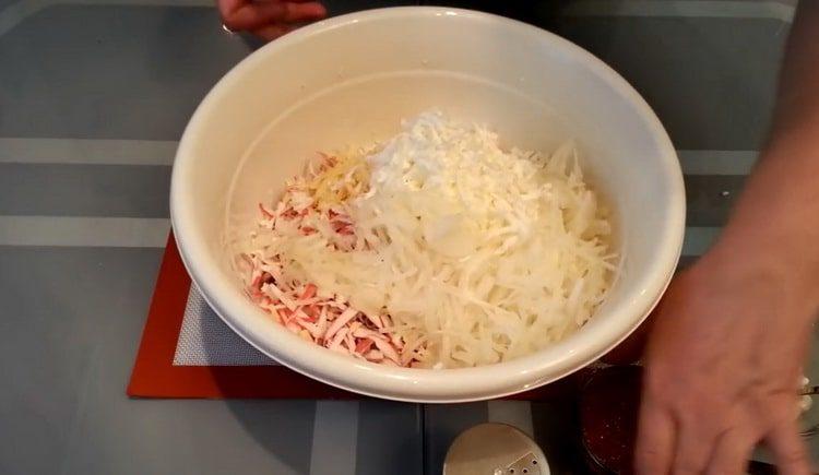 Barregeu els ingredients per cuinar.