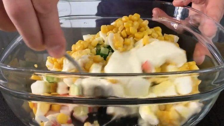 Amestecă ingredientele pentru a găti.