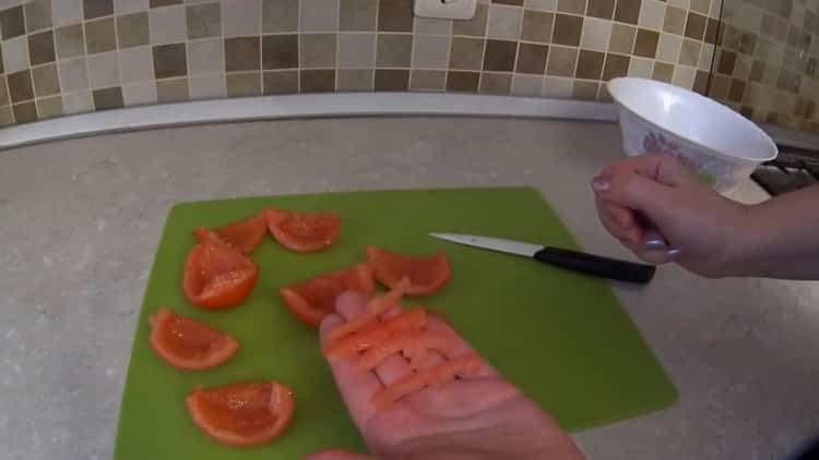 Prepareu els ingredients per cuinar.