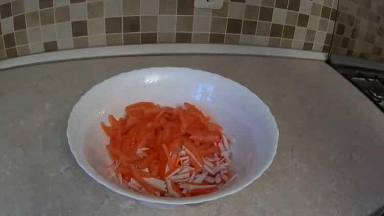 Combina els ingredients per cuinar.