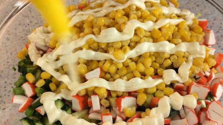 салата с ракови пръчици и зеле