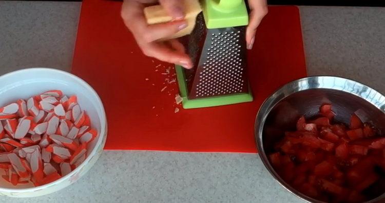 Настържете сирене, за да готвите