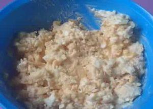 Salată cu chipsuri de crab într-o rețetă pas cu pas cu fotografie