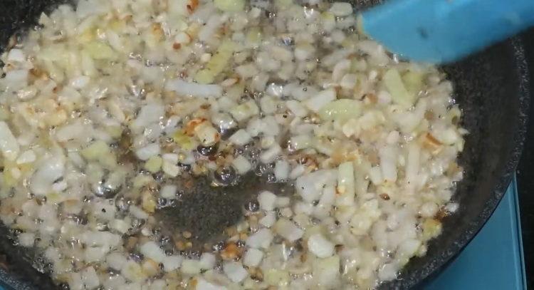 For at lave mad, tilsæt krydderier