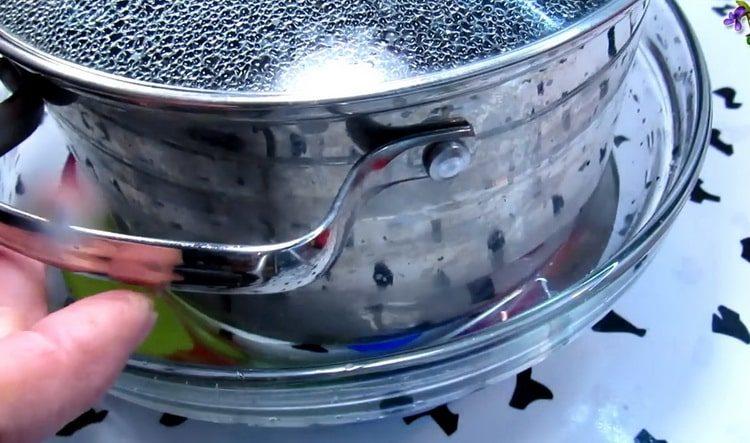 تحضير المكونات للطهي.