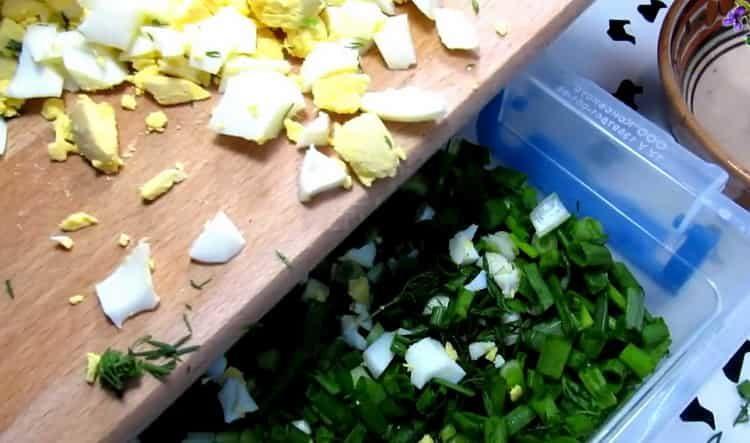 قطع البيض للطهي