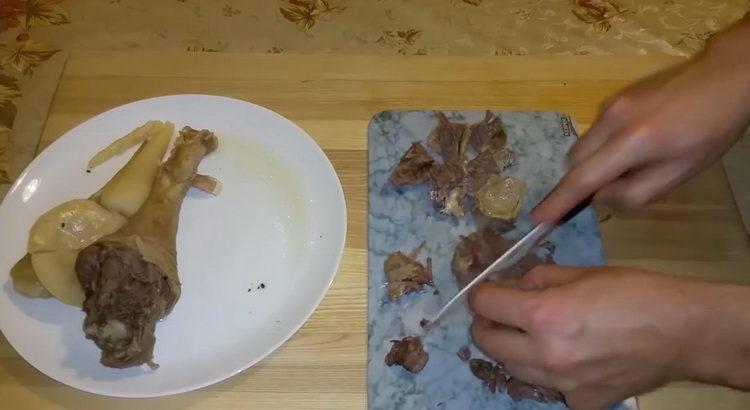 Zum Kochen Fleisch hacken