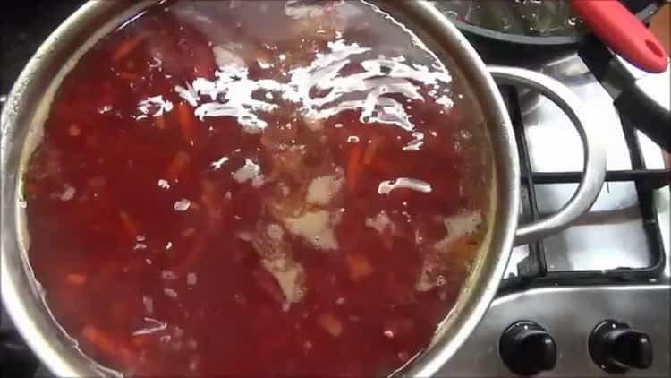 Kombinujte ingredience na vaření.