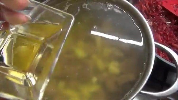 Přidejte maso na vaření