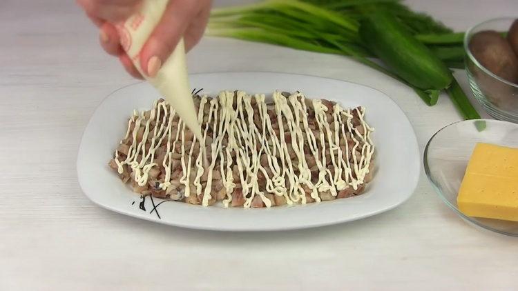 Pentru gătit, toacă heringul