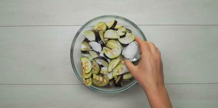 להוסיף מלח לחציל