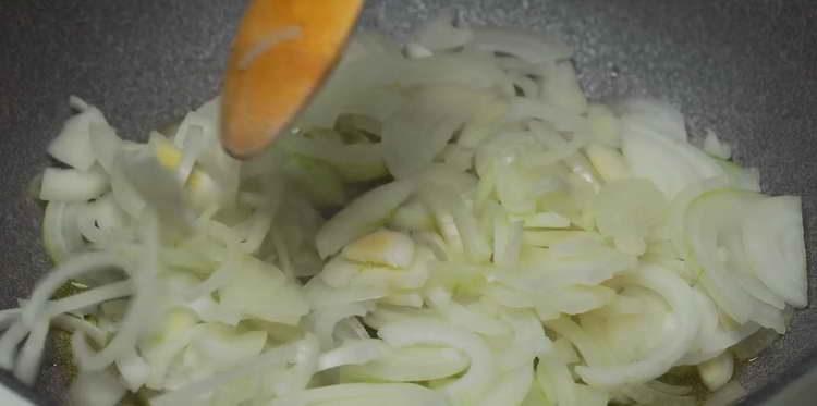 לטגן את הבצל