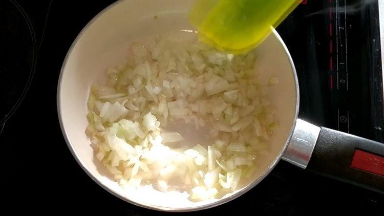 Gemüse zum Kochen anbraten