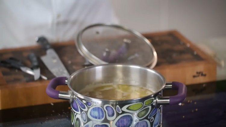 Mix the ingredients to cook.