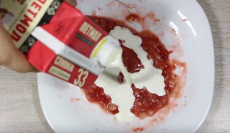 amestecați alte fructe cu smântână în același mod.