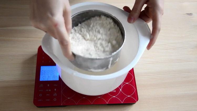 Cooking a milk girl cake