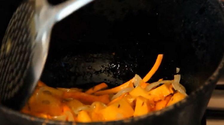 Aggiungi la zucca per cucinare