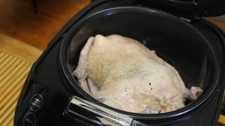 Coloque os ingredientes em uma tigela para cozinhar o pato.