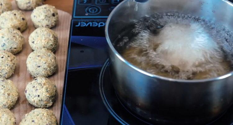 Para cocinar, freír el producto.