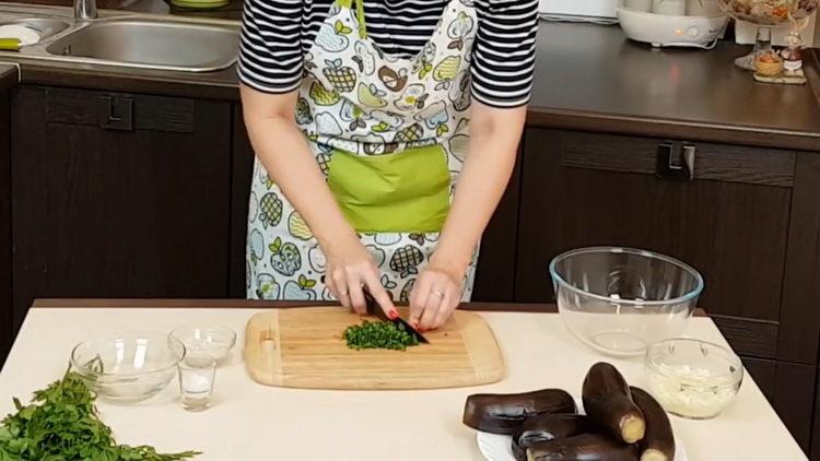 Para cocinar, corte las verduras
