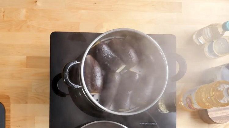 Pregătiți ingredientele pentru gătit.