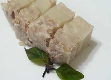 Как да научите как да приготвите вкусно желе от свинско месо по проста рецепта 🥣