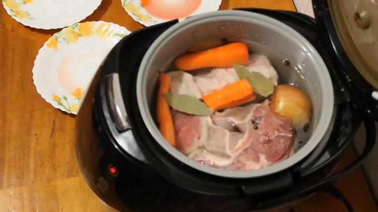 Coloque os ingredientes em uma tigela para cozinhar