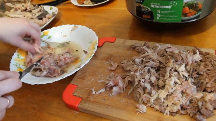 Para cozinhar, pique a carne