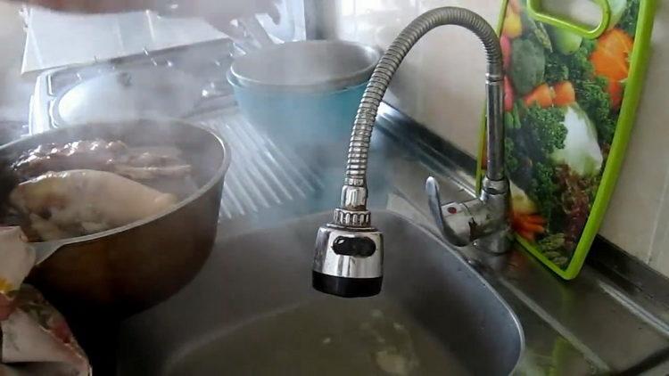 Koka buljongen för matlagning