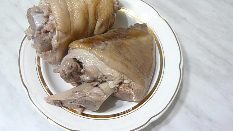 Подгответе съставките за готвене.