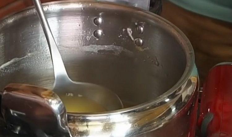 לבישול הרתיחו גרגירי חומוס