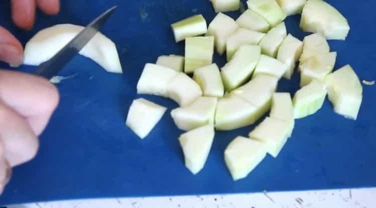 Pregătiți ingredientele pentru gătit.