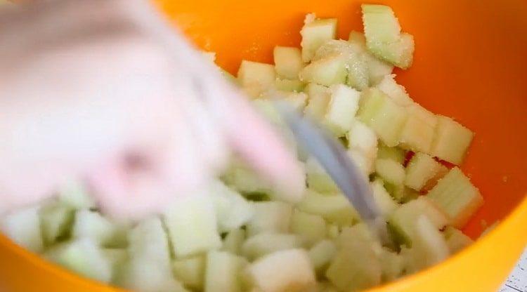 Adăugați zahăr pentru a găti