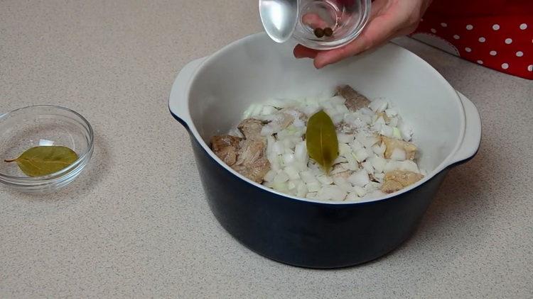 להוסיף תבלינים