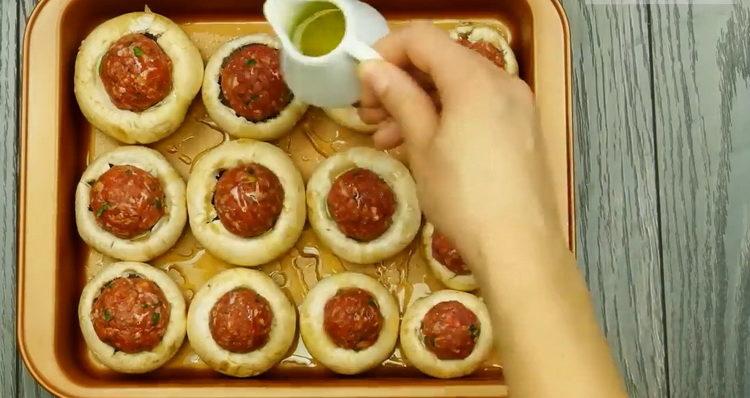 Добавете олио за готвене