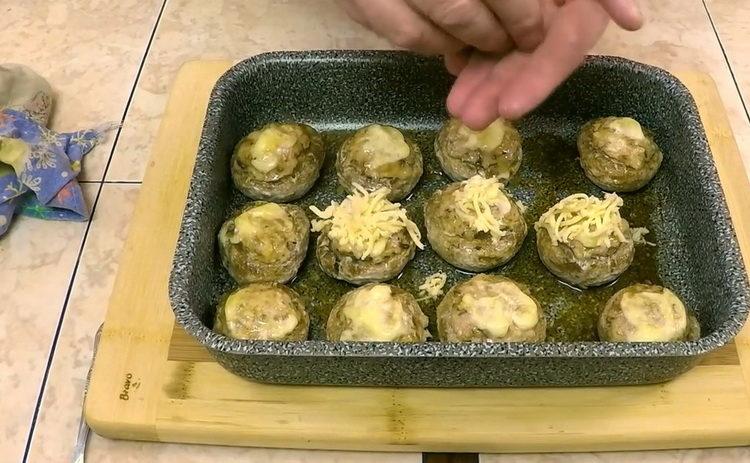 Настържете сирене, за да готвите