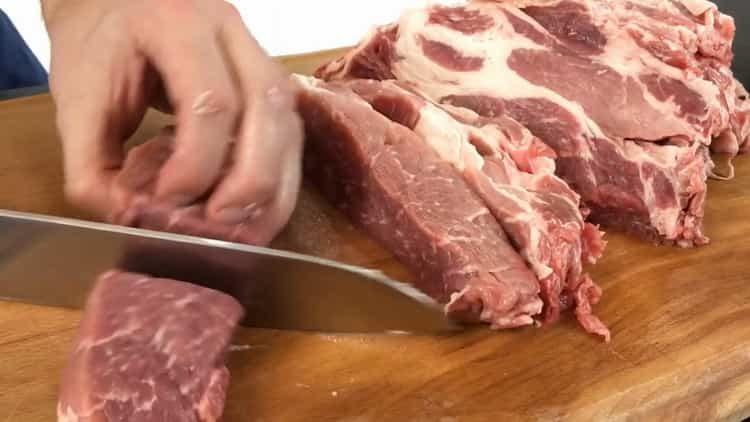 Готвене на кебап в свинска фурна върху лист за печене