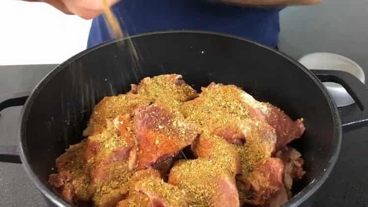 Пригответе подправките за готвене.