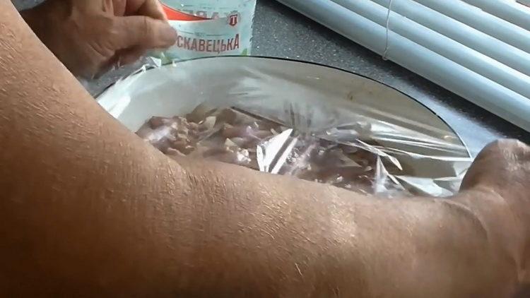 За готвене мариновайте месото