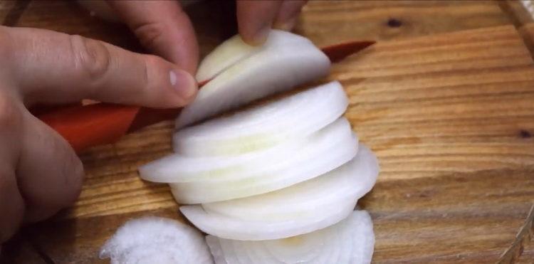 Para cocinar, picar cebolla