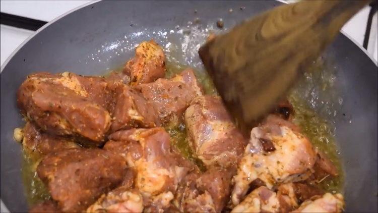 Brochetas reales en una sartén - sin encurtidos y carbón