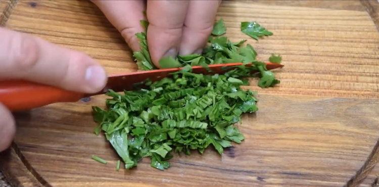 Para cocinar, corte las verduras