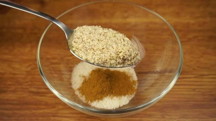 Pentru a face strudel, presărați