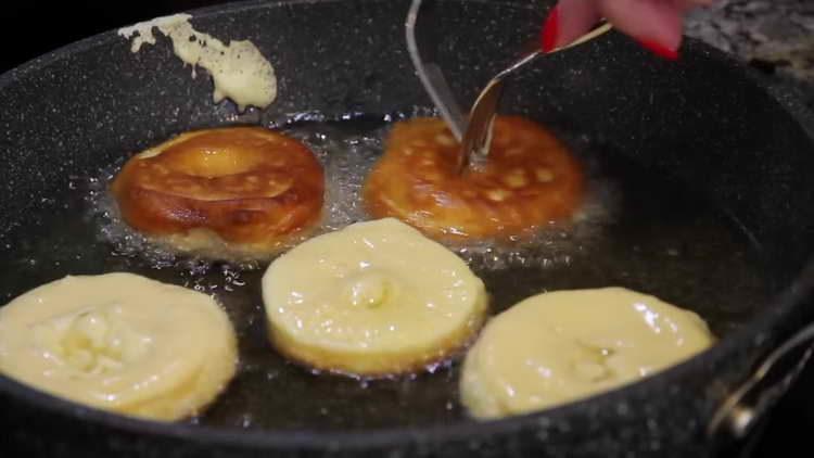 prăji merele pe ambele părți