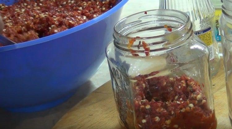 Esta é uma receita clássica de adjika.