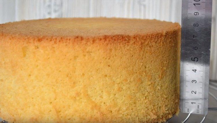 Segons la recepta clàssica, el galet resulta exuberant i alt.