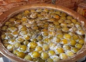 Dulceata de prune alba delicioasa: gatiti conform retetei cu o fotografie.