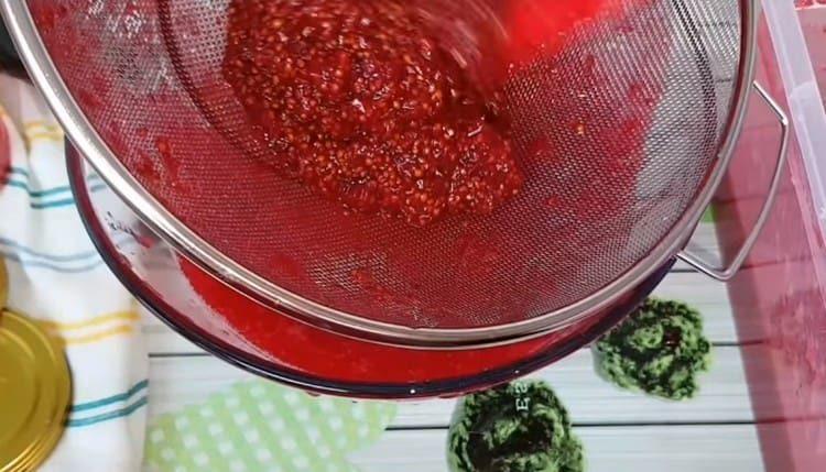 det resterende bærmel kan bruges til at lave kompott.