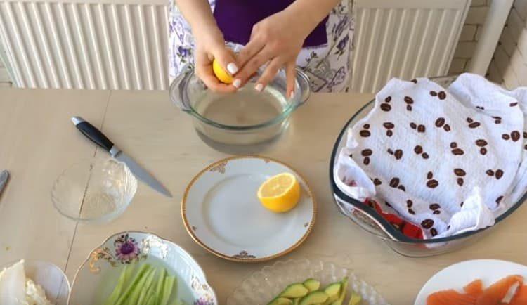 Pregătim apă pentru udarea mâinilor.