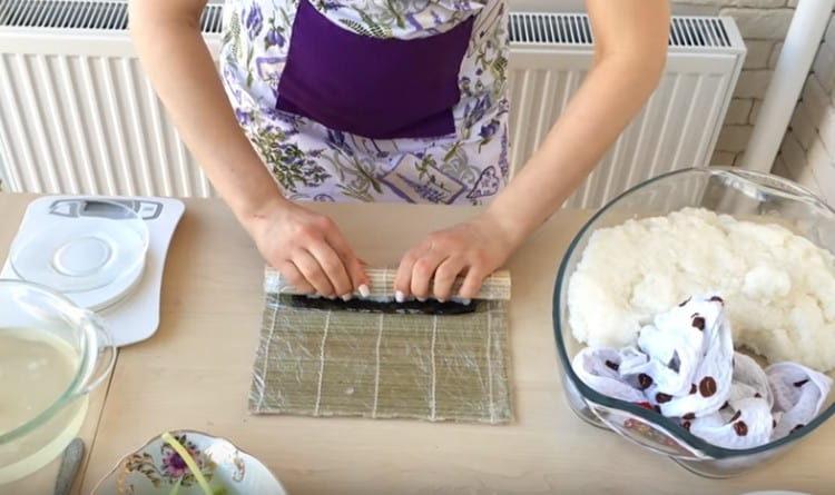 Rulează ușor ruloul.